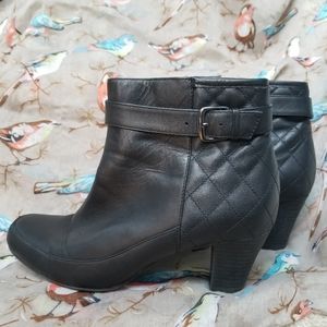 Clarks women's belted quilted ankle boot bootie